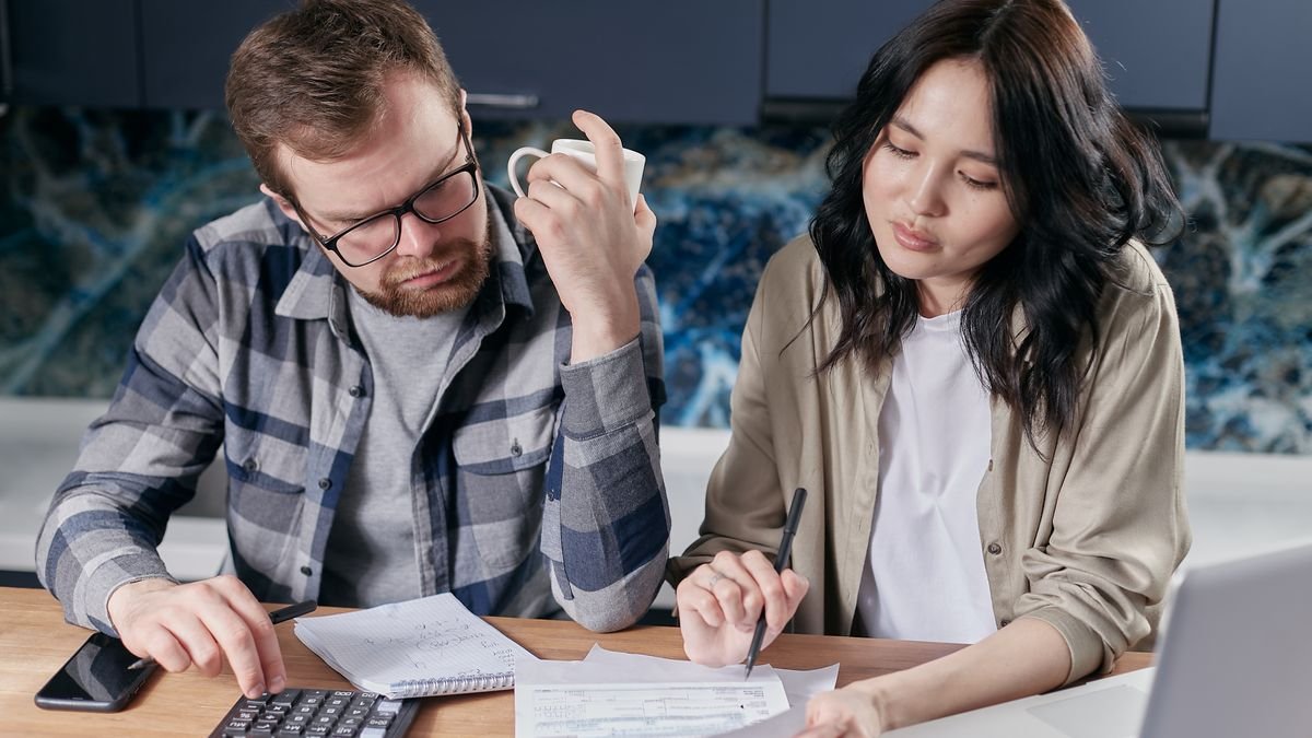 como organizar as finanças e sair das dívidas